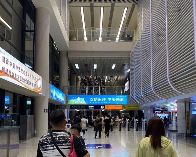 深圳福田口岸一層地鐵接駁出境大廳廣告，深圳福田口岸廣告價(jià)格