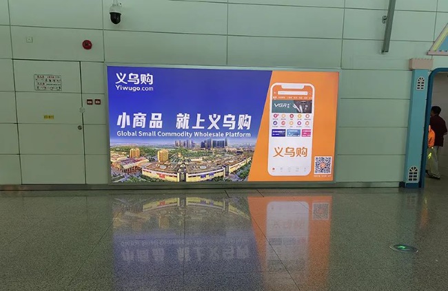 潮汕機(jī)場三層出發(fā)候機(jī)大廳燈箱廣告投放，揭陽潮汕機(jī)場廣告牌價格