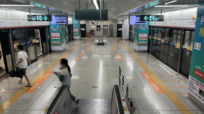 深圳地鐵4號(hào)線福田口岸站臺(tái)包柱廣告投放案例，深圳地鐵廣告價(jià)格