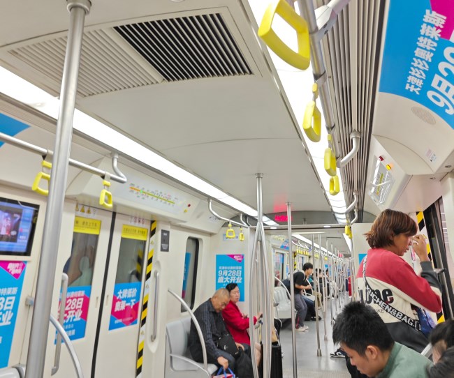 天津地鐵內(nèi)包車廣告車廂內(nèi)貼紙投放案例圖，天津地鐵列車廣告價(jià)格