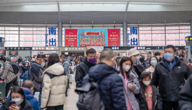 北京南站候車大廳進(jìn)站口站棚大牌看板廣告，北京南高鐵站廣告價(jià)格