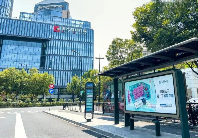 杭州公交廣告價(jià)格，杭州候車亭站牌巴士站臺燈箱廣告優(yōu)勢分析案例