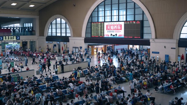 武漢漢口火車站進(jìn)站候車LED大屏廣告投放，武漢漢口站高鐵廣告價(jià)格