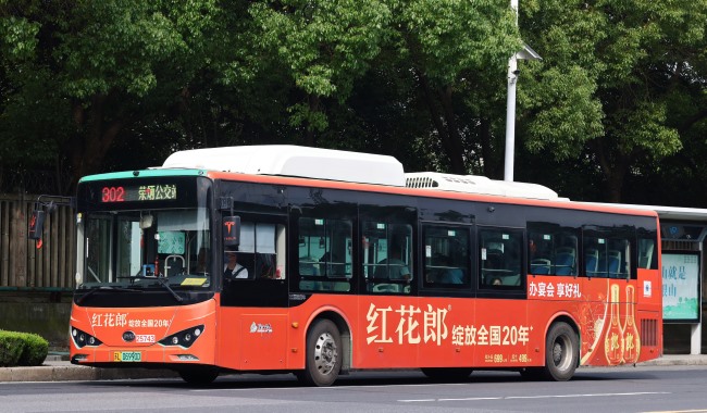 鎮(zhèn)江公交廣告車身貼紙線路案例推薦，鎮(zhèn)江公交車巴士廣告投放價(jià)格