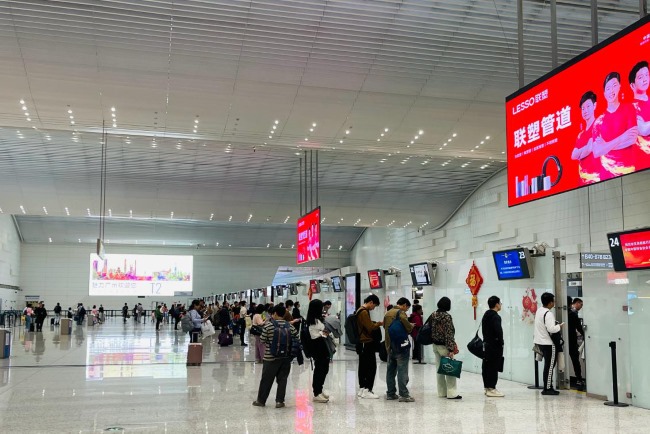 廣州白云機場T2出發(fā)安檢口LED廣告牌，廣州機場大屏廣告價格