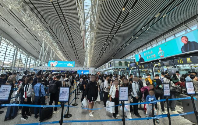 長沙機(jī)場T2出發(fā)大廳大屏廣告牌投放，長沙黃花機(jī)場廣告價(jià)格