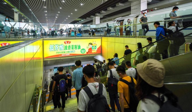 廣州南高鐵站站臺到達(dá)扶梯廣告投放，廣州南站燈箱廣告價格