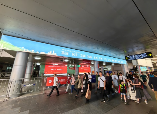 深圳羅湖口岸LED大屏廣告投放，羅湖口岸通道燈箱廣告價(jià)格