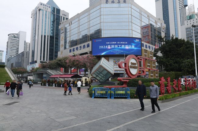 深南大道華強(qiáng)北路口賽格廣場(chǎng)LED廣告，深圳戶外大屏廣告價(jià)格
