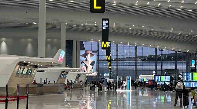 廣州機(jī)場(chǎng)出發(fā)大廳LED巨屏廣告投放，廣州白云機(jī)場(chǎng)廣告價(jià)格