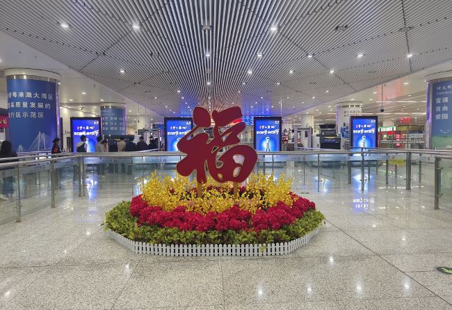 福田高鐵站進(jìn)站安檢閘機(jī)口廣告，深圳福田站大屏廣告價(jià)格