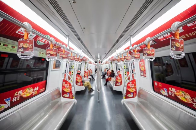 福州2號(hào)線地鐵車廂貼紙內(nèi)包車廣告，福州地鐵列車廣告價(jià)格