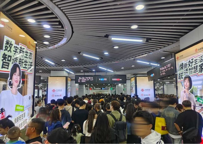 長沙地鐵五一廣場換乘站廳包柱燈箱廣告，長沙地鐵廣告價格