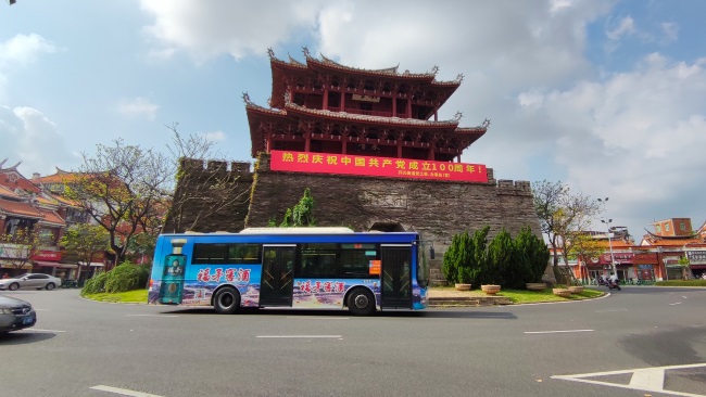 泉州公交車身廣告外車貼巴士廣告投放，泉州公交車廣告價格