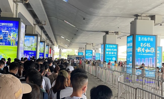 湛江西站進出站廣場戶外包柱燈箱廣告，湛江西高鐵站廣告價格