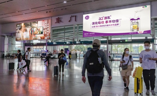廣州南站出站口上方燈箱廣告投放，廣州南高鐵站大屏廣告價格