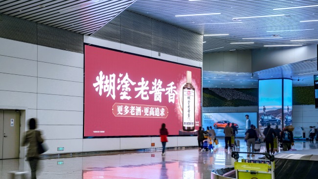 廣州白云機場到達出口墻面LED廣告投放，廣州機場大屏廣告價格
