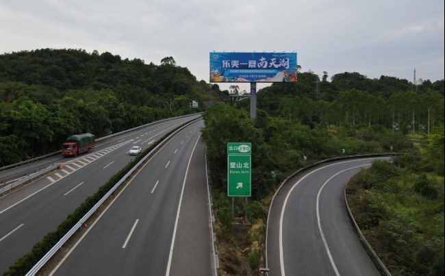 重慶渝涪渝遂高桿立柱廣告投放，重慶渝瀘高速大牌廣告價(jià)格