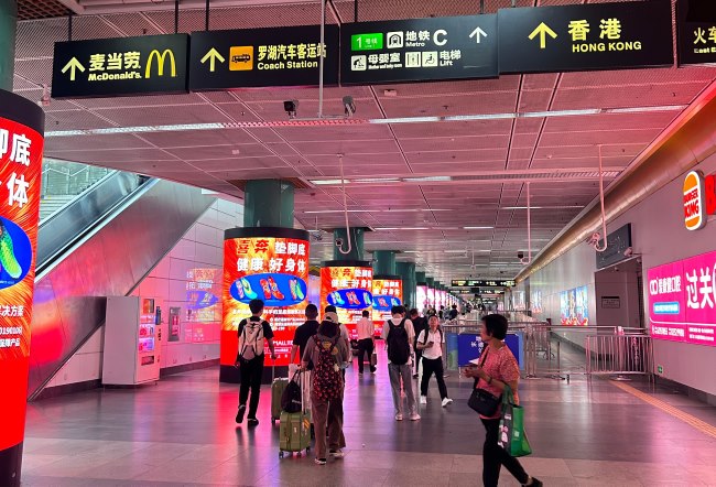 深圳羅湖火車站包柱LED廣告投放，深圳站高鐵大屏廣告價格