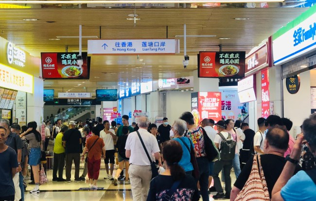 蓮塘口岸廣告位為什么一位難求？深圳第一戶外傳媒代理發(fā)布相關(guān)廣告有哪些優(yōu)勢(shì)？