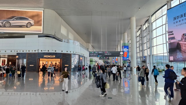 廣州白云機(jī)場(chǎng)T2航站樓有哪些廣告位？第一戶(hù)外傳媒代理發(fā)布機(jī)場(chǎng)廣告值得信任嗎？