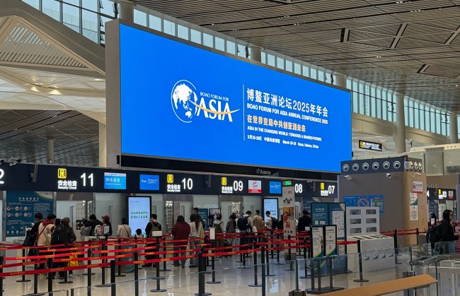 ?？诿捞m機場出發(fā)安檢口上方LED廣告，?？跈C場大屏廣告價格