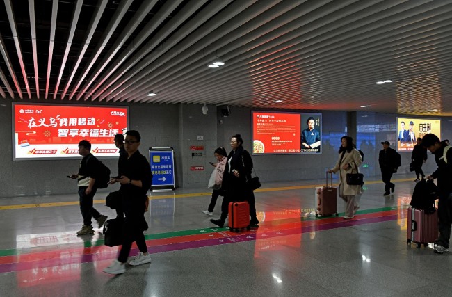 義烏火車站出站通道燈箱廣告投放，義烏站高鐵廣告價格