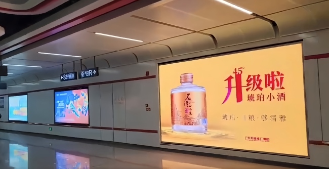 佛山地鐵站廳墻面LED大屏廣告投放，佛山地鐵大屏廣告價(jià)格