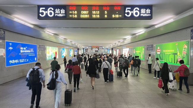 潮汕高鐵站進站通道兩側墻面燈箱廣告投放，潮汕站廣告價格