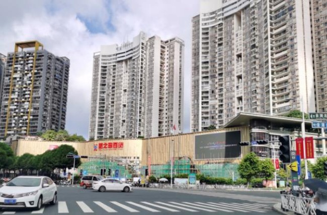南寧水晶城夢(mèng)之島百貨LED廣告投放，南寧戶(hù)外大屏廣告價(jià)格