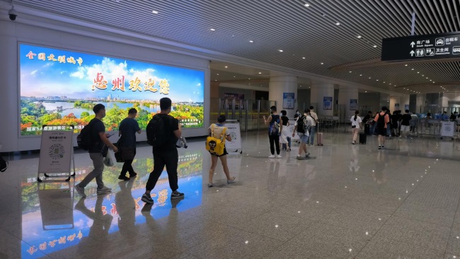 惠州北高鐵站出站墻面燈箱廣告投放，惠州北站大屏廣告價(jià)格
