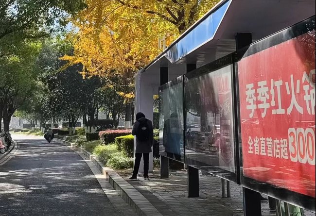 南昌公交站臺燈箱廣告投放，南昌巴士候車亭廣告價格