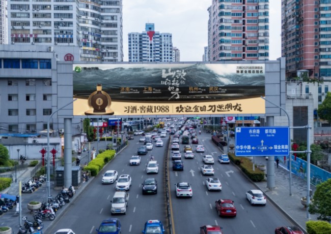 貴陽(yáng)北京西路天橋LED廣告投放，貴陽(yáng)人民大道大屏廣告價(jià)格