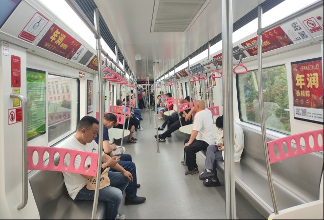重慶地鐵列車語音冠名價格，重慶地鐵車廂播音導向廣告投放