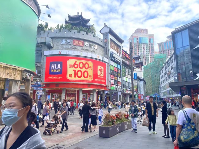 深圳東門步行街LED廣告價格，深圳鴻展中心城LED大屏廣告投放