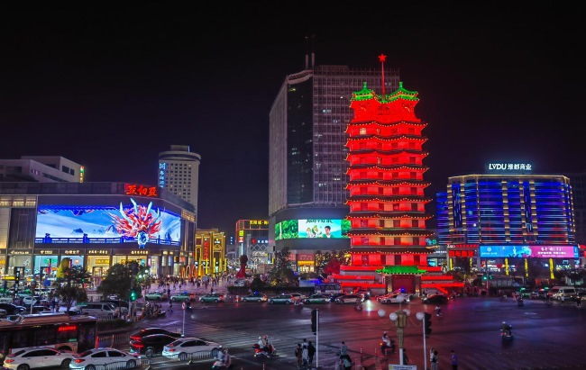 美睫美甲行業(yè)為什么那么火？第一戶外傳媒助推成新寵，戶外哪些渠道更有效？