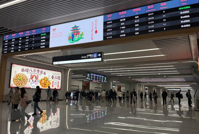 汕頭站高鐵出站口墻面燈箱廣告投放，汕頭火車站大屏廣告價格