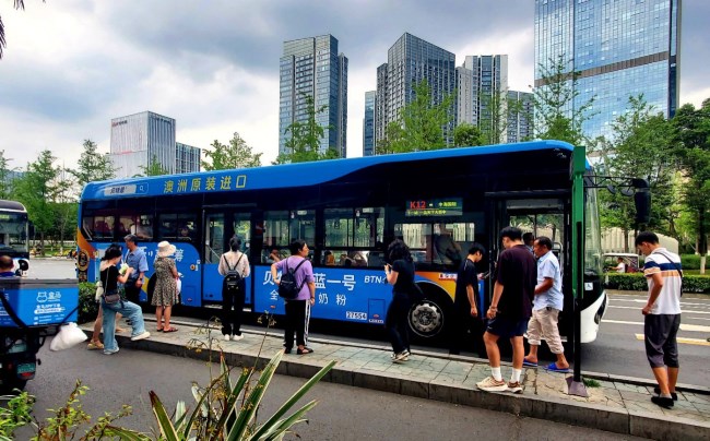 成都公交車(chē)身全包車(chē)廣告投放，成都公交車(chē)巴士外車(chē)貼廣告價(jià)格