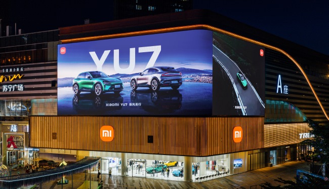 小米YU7正式交付！雷總現(xiàn)場(chǎng)為車(chē)主開(kāi)車(chē)門(mén)到底是真心還是假意？