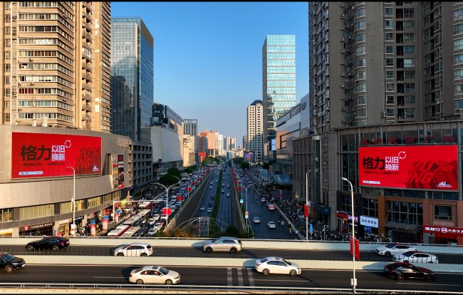 武漢洪山街道口十字路口雙子LED廣告投放，武漢LED大屏廣告價格