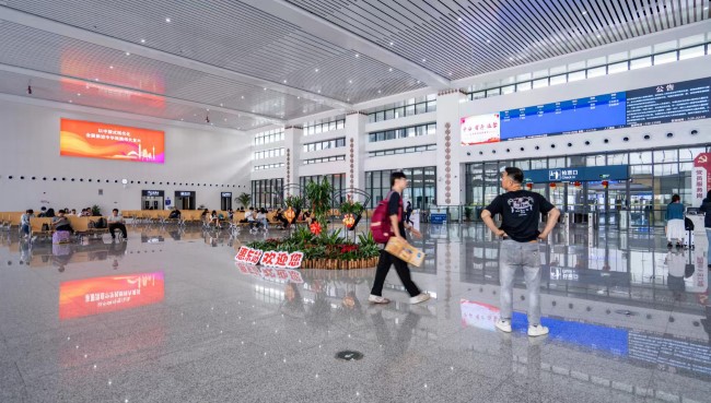 惠州市有幾個(gè)高鐵站？這些高鐵站的廣告價(jià)值如何？適合哪些行業(yè)投放？