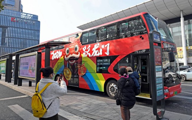 地鐵廣告與公交廣告有什么區(qū)別，當(dāng)品牌需要宣傳推廣時(shí)，怎么選擇效果更好？