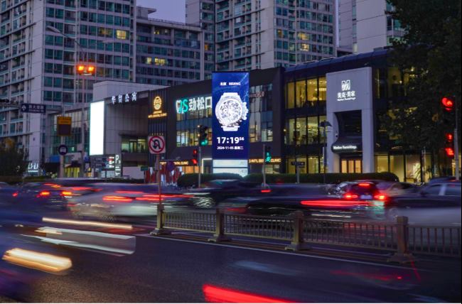 北京華貿(mào)中心SKP北街三面立柱LED廣告投放，北京LED大屏廣告價格