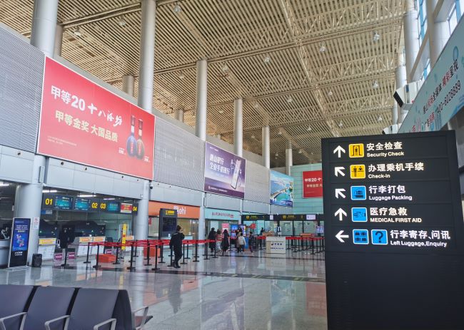 唐山機(jī)場(chǎng)出發(fā)值機(jī)柜臺(tái)上方大牌廣告投放，三女河機(jī)場(chǎng)大屏廣告