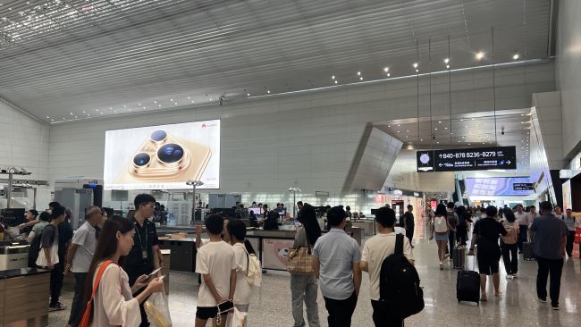 廣州機(jī)場(chǎng)出發(fā)安檢大廳高空墻面廣告牌投放，廣州白云機(jī)場(chǎng)廣告