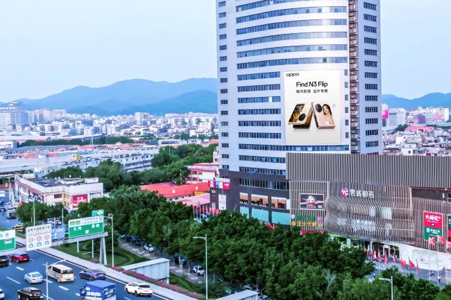 廣州機(jī)場(chǎng)高速三元里收費(fèi)站宏泰大廈LED廣告投放，廣州LED廣告