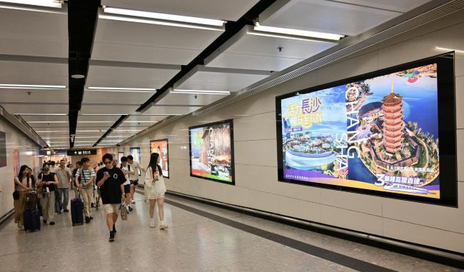 香港西九龍站通道墻面燈箱廣告投放，香港西九龍高鐵廣告價(jià)格
