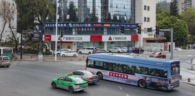 珠海公交外車身巴士車貼廣告投放，珠海公交車身廣告線路價(jià)格