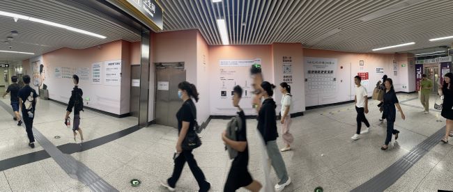 洛陽地鐵解放路站通道墻貼廣告投放，洛陽地鐵大屏廣告價(jià)格