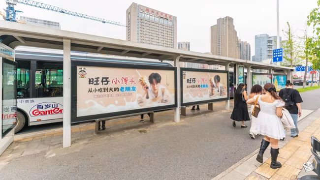 武漢公交候車亭廣告：城市靜態(tài)客流的高效觸達(dá)之道
